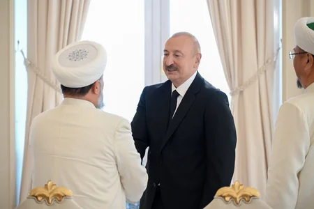 İlham Əliyev Bakıda keçirilən beynəlxalq konfransların iştirakçılarını qəbul edib