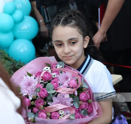 Məktəblərdə ilk dərs günü həyəcanı - FOTOREPORTAJ