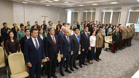 Kəmaləddin Heydərov könüllülərin sertifikatlarla təltifetmə mərasimində iştirak edib
