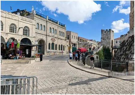 Israel from Jerusalem to Tel Aviv: Country of amazing contrasts