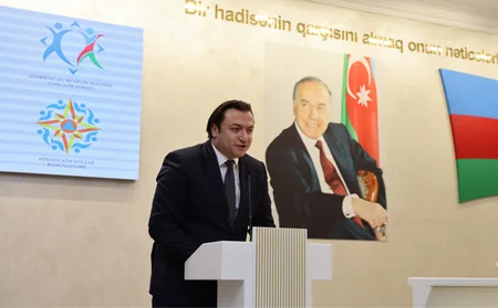 Kəmaləddin Heydərov könüllülərin sertifikatlarla təltifetmə mərasimində iştirak edib