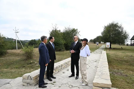Prezident Şamaxıda Pir Ömər Sultan ziyarətgahında aparılan konservasiya işləri ilə tanış olub - YENİLƏNİB