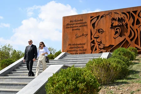 Prezident İlham Əliyev Şamaxıda Nəsimi Bağları kompleksi ilə tanış olub - YENİLƏNİB
