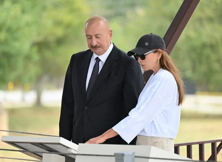 Prezident Şamaxıda Pir Ömər Sultan ziyarətgahında aparılan konservasiya işləri ilə tanış olub - YENİLƏNİB
