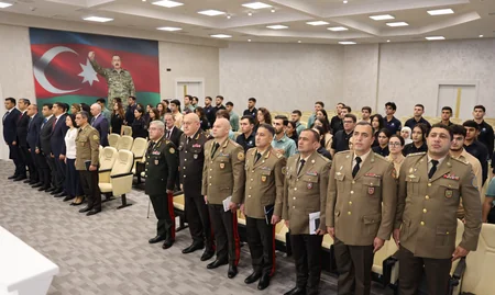 Kəmaləddin Heydərov könüllülərin sertifikatlarla təltifetmə mərasimində iştirak edib