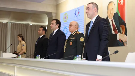 Kəmaləddin Heydərov könüllülərin sertifikatlarla təltifetmə mərasimində iştirak edib