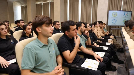 Kəmaləddin Heydərov könüllülərin sertifikatlarla təltifetmə mərasimində iştirak edib