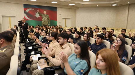 Kəmaləddin Heydərov könüllülərin sertifikatlarla təltifetmə mərasimində iştirak edib