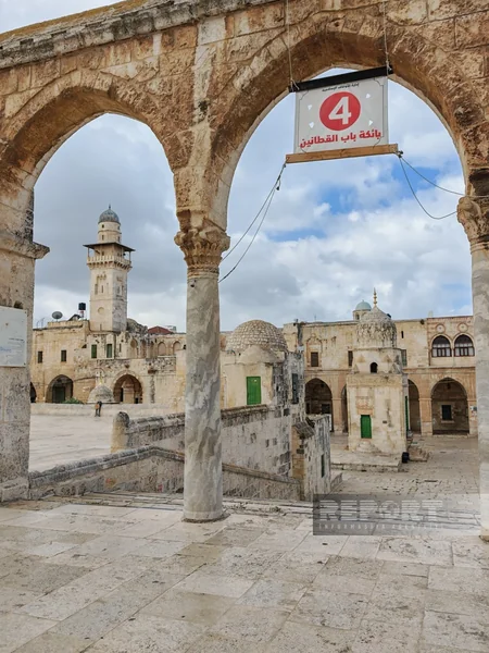 Israel from Jerusalem to Tel Aviv: Country of amazing contrasts