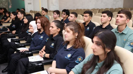 Kəmaləddin Heydərov könüllülərin sertifikatlarla təltifetmə mərasimində iştirak edib