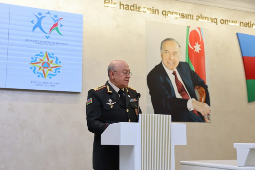 Kəmaləddin Heydərov könüllülərin sertifikatlarla təltifetmə mərasimində iştirak edib