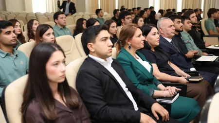 Kəmaləddin Heydərov könüllülərin sertifikatlarla təltifetmə mərasimində iştirak edib