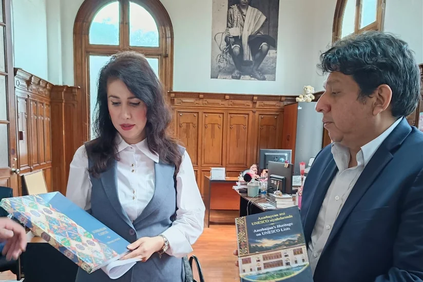 Lima Metropolitanaya Azərbaycana aid iki kitab hədiyyə edilib