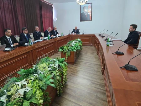 Rəşad İsmayılov Xankəndidə vətəndaşları qəbul edib