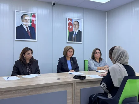 Bahar Muradova Kǝlbəcǝrdə vətəndaşları qəbul edib