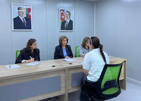 Bahar Muradova Kǝlbəcǝrdə vətəndaşları qəbul edib