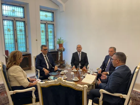 Prezidentin xüsusi nümayəndəsi Qarabağ bölgəsinin Rumıniya regionları ilə əlaqələrinin qurulmasını müzakirə edib