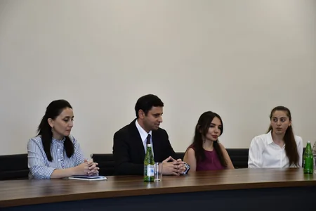Bakıkartdan Qarabağ Universitetinin yüksək nəticə göstərən tələbələrinə 100 gedişlik nəqliyyat dəstəyi göstərilib