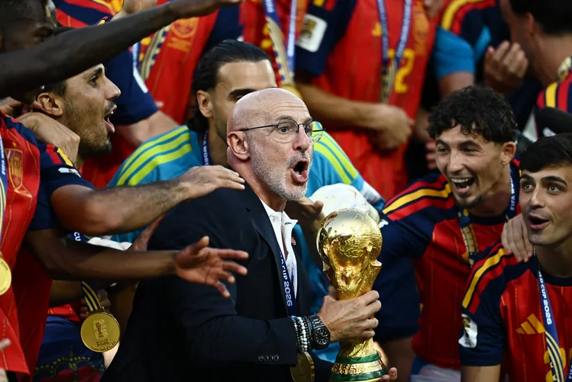 İspaniya Kral Futbol Federasiyası Luis de la Fuente ilə müqavilənin müddətini uzadıb