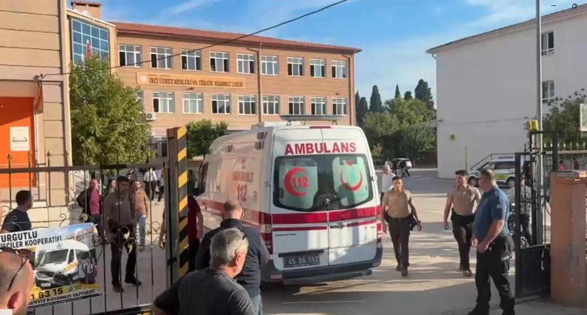 Eight injured in shooting near lyceum in Türkiye's Manisa, suspect detained