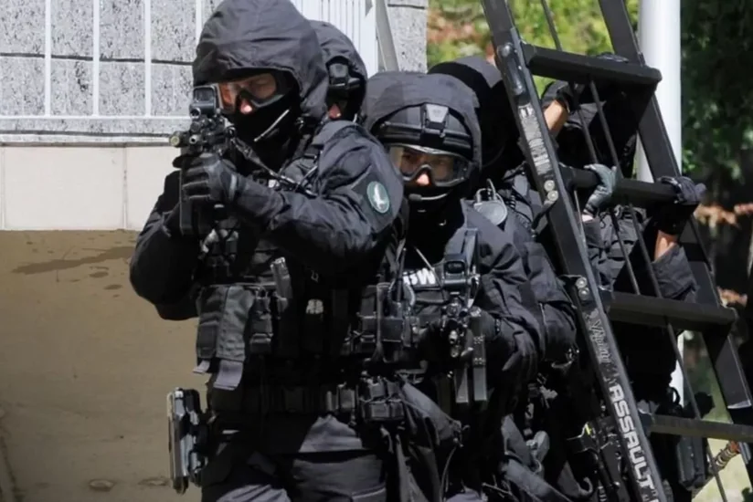 Polşada məktəbdə və məsciddə terror aktları hazırlamaqda şübhəli bilinən yeniyetmə saxlanılıb