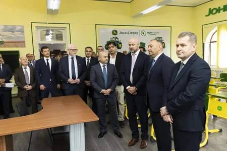 John Deerein yeni nəsil pambıqyığan kombaynları təqdim olunub