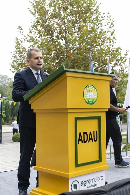 John Deerein yeni nəsil pambıqyığan kombaynları təqdim olunub