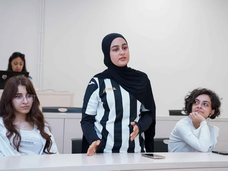 Azərbaycanın qadın futbolçuları Qarabağ Universitetində tələbələrlə görüşüblər