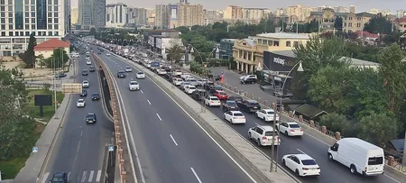 Bakının bəzi yollarında nəqliyyatın sıxlığı müşahidə olunur