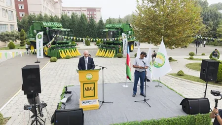 John Deerein yeni nəsil pambıqyığan kombaynları təqdim olunub