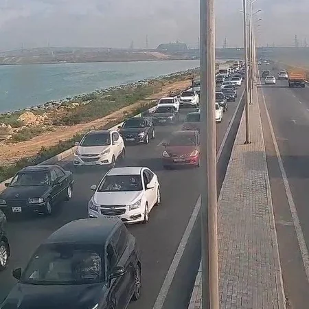 Bakıda 14 istiqamətdə nəqliyyatın sıxlığı müşahidə olunur