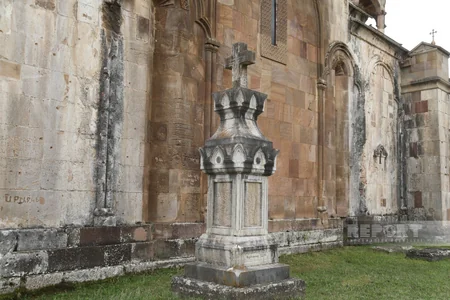 Tarixin izlərini qoruyan əzəmətli Gəncəsər monastırı - VİDEO