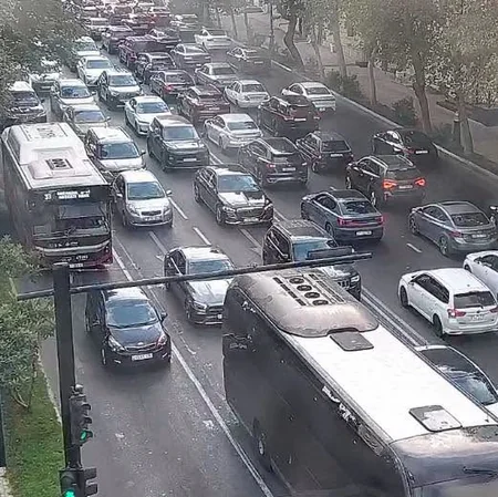 Bakıda 14 istiqamətdə nəqliyyatın sıxlığı müşahidə olunur