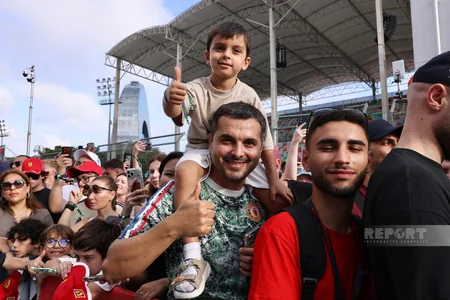 Fans take pit-lane walk ahead of Formula 1 Azerbaijan Grand Prix