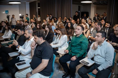 InvestAZ PRO APP yeni kampaniya filmində peşəkar qərarların arxasındakı yanaşmanı göstərir