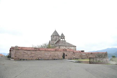 Tarixin izlərini qoruyan əzəmətli Gəncəsər monastırı - VİDEO
