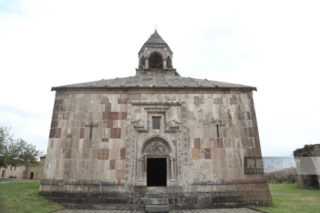 Tarixin izlərini qoruyan əzəmətli Gəncəsər monastırı - VİDEO