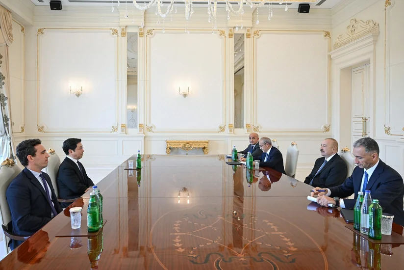 President Ilham Aliyev receives executives of Chinese and Italian companies