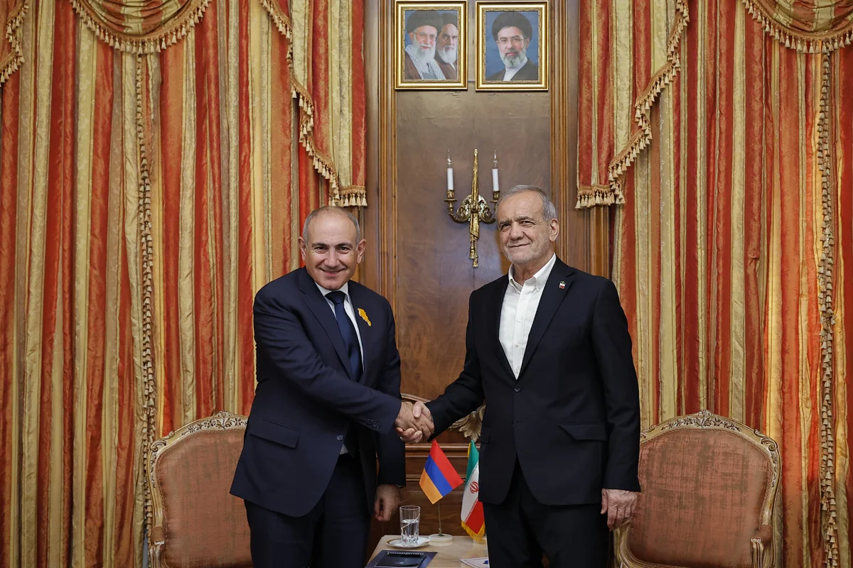 Pashinyan, Pezeshkian emphasize importance of peace, stability in region