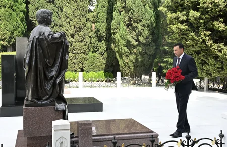 Tacikistanın Baş naziri Fəxri xiyabanı ziyarət edib - YENİLƏNİB