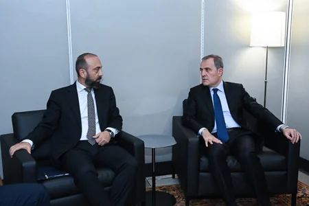 Bayramov və Mirzoyan iki ölkə arasında nəqliyyat infrastrukturunun açılmasını müzakirə edib