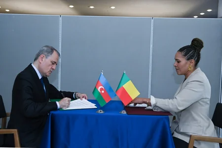 Azerbaijan signs visa waiver agreement with 3 countries