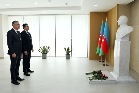 Azər Məmmədov Xankəndidə vətəndaşların müraciətlərini dinləyib