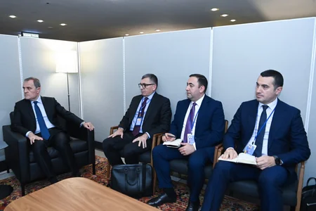 Bayramov və Mirzoyan iki ölkə arasında nəqliyyat infrastrukturunun açılmasını müzakirə edib