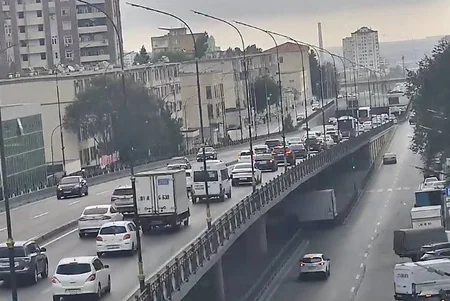 Bakının bir sıra yollarında nəqliyyatın sıxlığı yaranıb