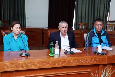 Azər Məmmədov Xankəndidə vətəndaşların müraciətlərini dinləyib