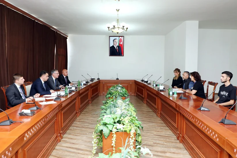 Azər Məmmədov Xankəndidə vətəndaşların müraciətlərini dinləyib