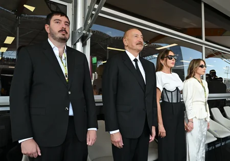 İlham Əliyev və birinci xanım Mehriban Əliyeva Formula 1 üzrə Azərbaycan Qran-Prisinin əsas yarışına baxıblar - YENİLƏNİB