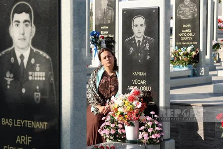Vətən müharibəsinin ildönümü ilə əlaqədar Hərbi Memorial Məzarlığa ziyarət başlayıb