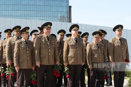 Глава МЧС посетил памятник Победы